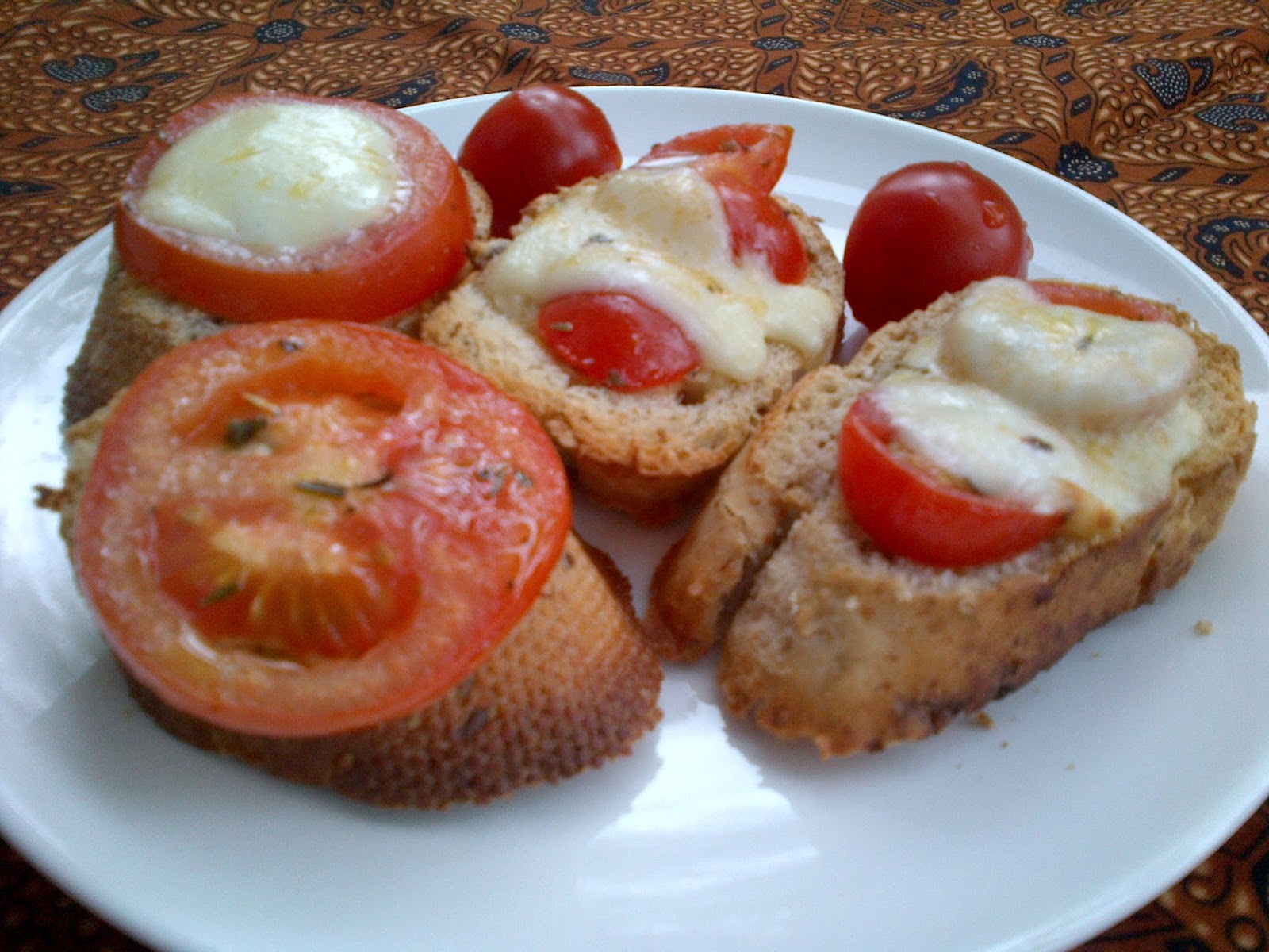Tomato Mozzarella Bread 30hariberbagiresep H12