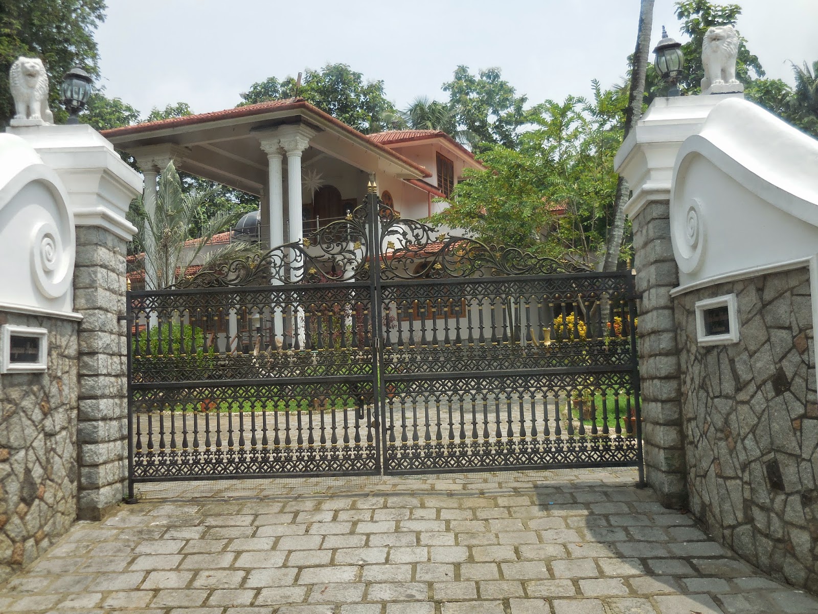 Kerala Gate Designs: House Gate Desings.....in Kerala