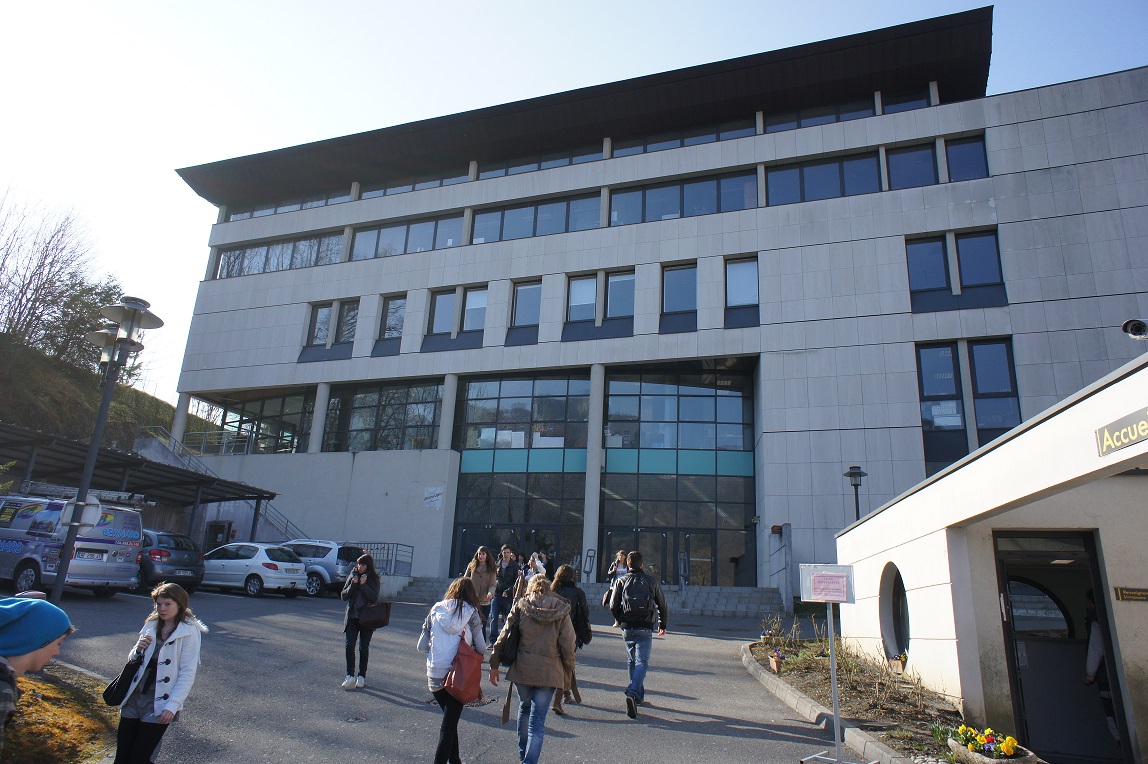Chen Gai France ) lycée guillaume fichet