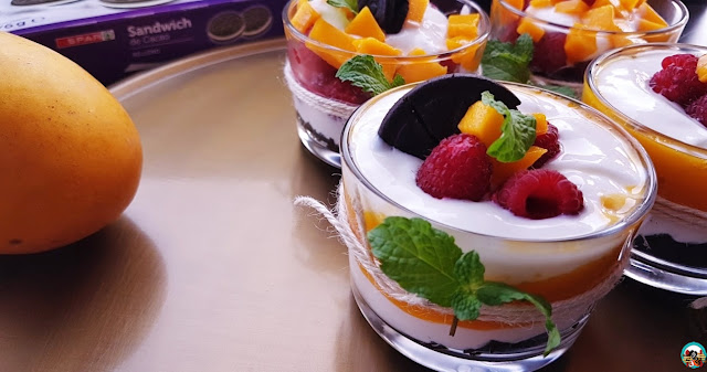 Vasos de fruta con yogur y galletas Spar