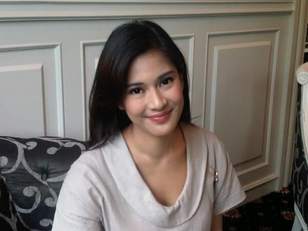 Foto Seksi Cantik Dian Sastrowardoyo Foto Seksi Cantik Dian Sastrowardoyo