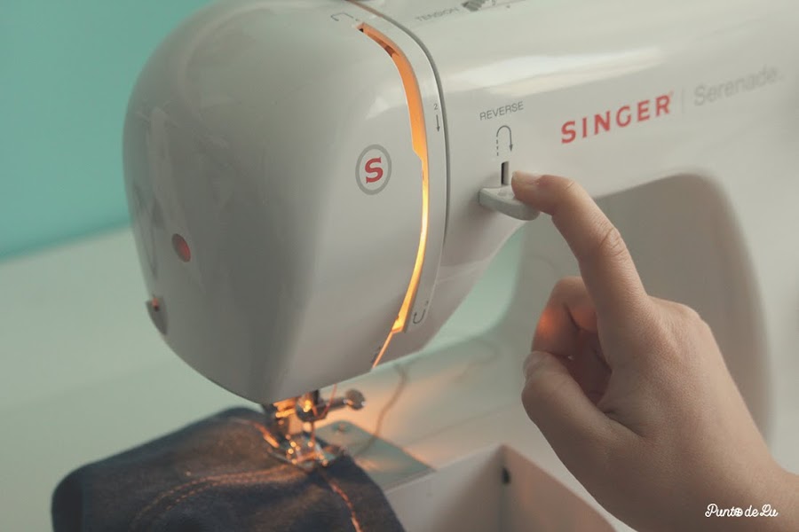 8 trucos para coser el bajo de un pantalón vaquero - Rematar pespuntando adelante y atrás