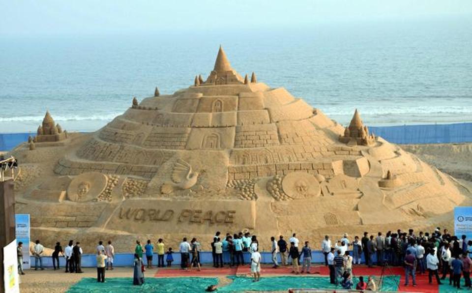 kmhouseindia Odisha Sand Sculptor Sudarshan Pattnaik Sets World Record