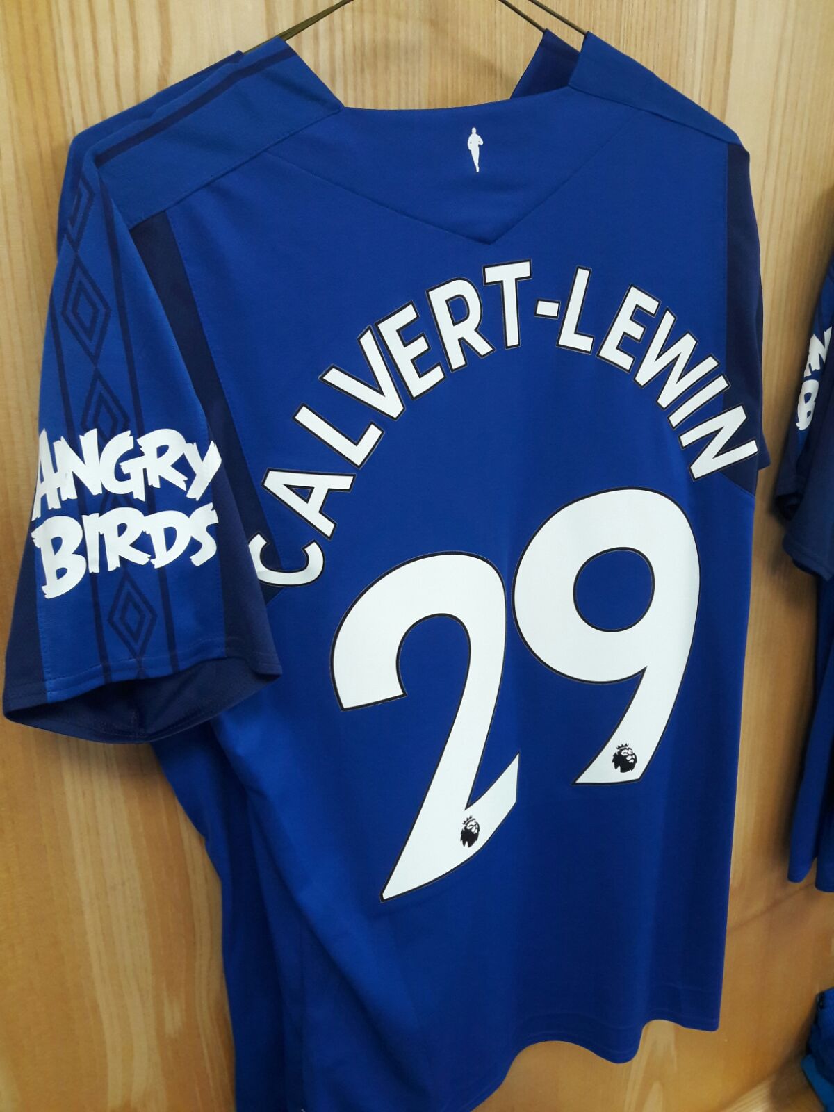 Debut Against Manchester United: Everton Sign Angry Birds Sleeve Sponsor Deal - Footy ...