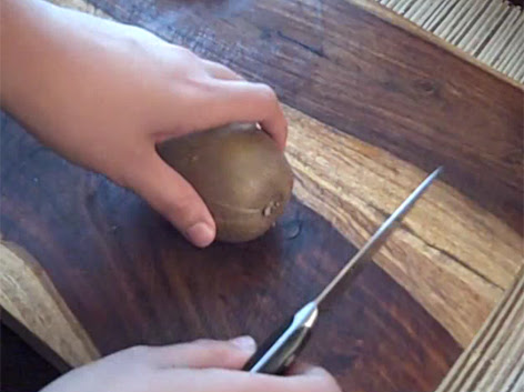Video : キウイの皮のむき方