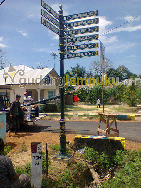Tiang Penunjuk Arah Jalan Tiang Penunjuk Arah Jalan