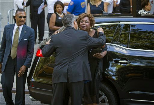 Pictures of the Stars arriving at Joan Rivers Funeral