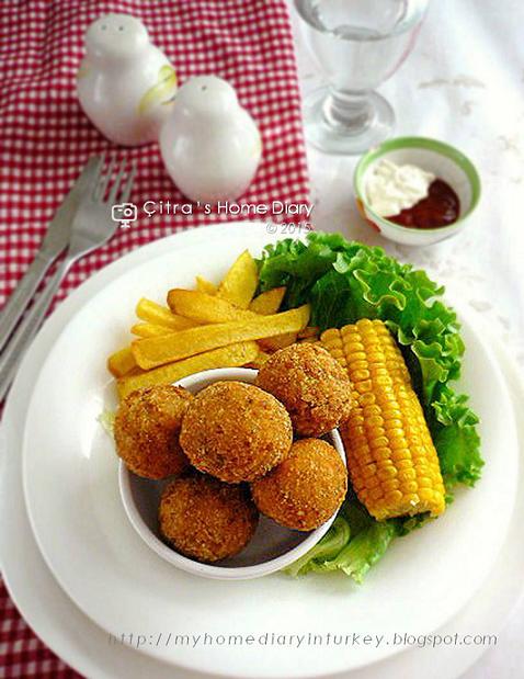 Cheesy Chicken Balls/ Bola Ayam keju | Çitra's Home Diary. #cheesestuffedmeatball #chickenmeatball #chickenrecipeidea #cheesymeatball #resepmasakanindonesia