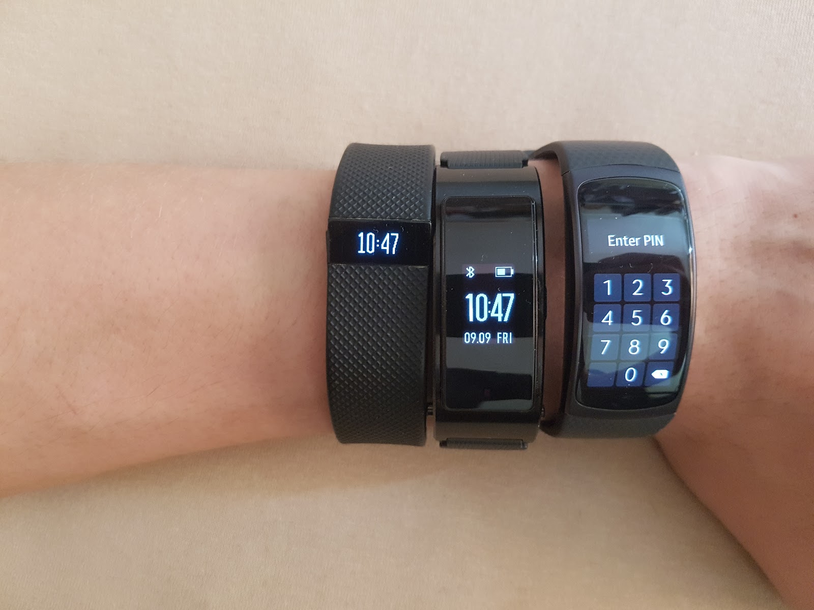 samsung gear fit 2 vs fitbit charge 4
