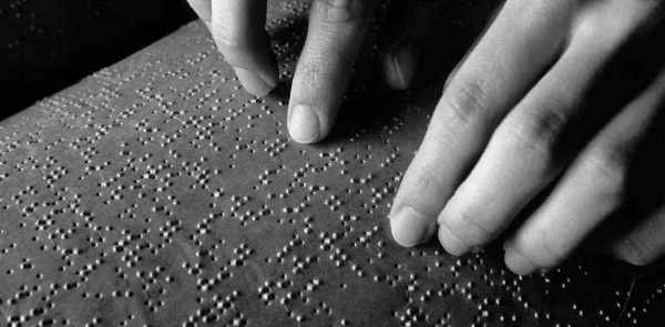 Putri Yasmin Huruf Braille Islam Sistem Tulisan Menggunakan Titik Timbul