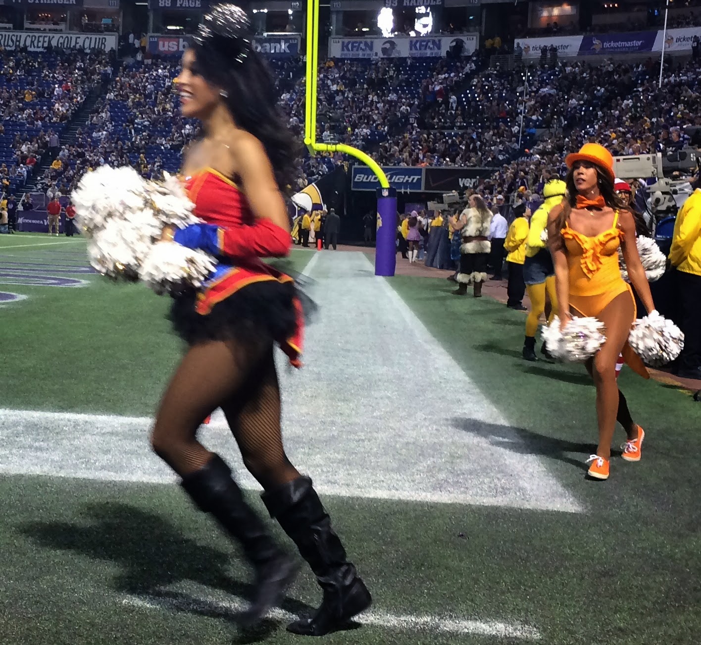 Pro Cheerleader Heaven The Minnesota Vikings Cheerleaders Celebrate