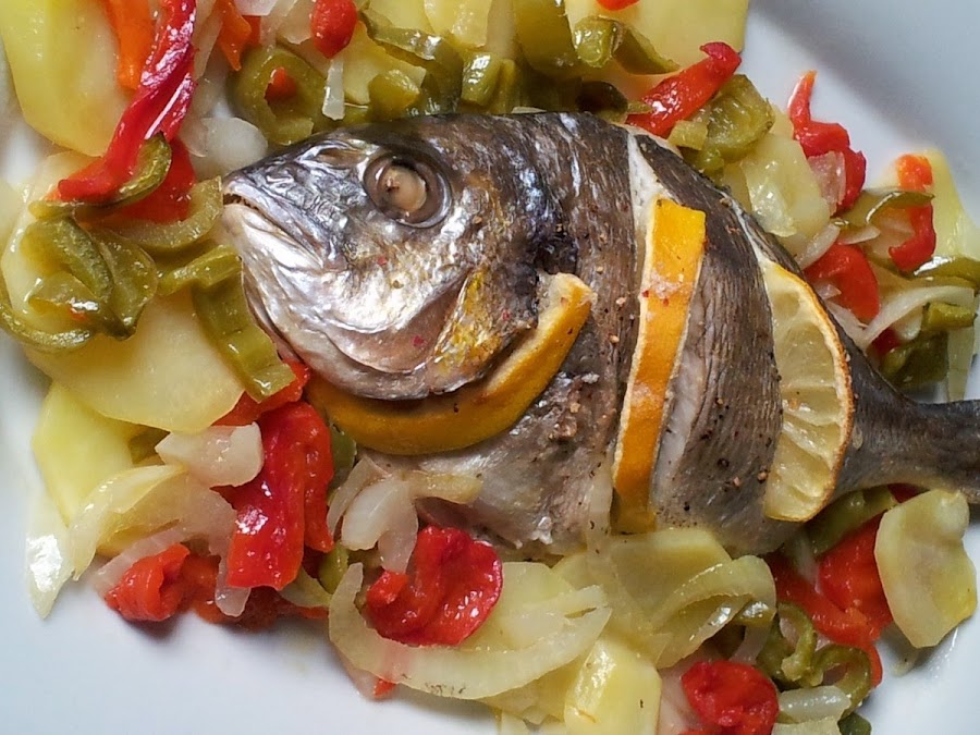Dorada al horno con verduras
