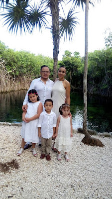 Con sus esposo y los hijos