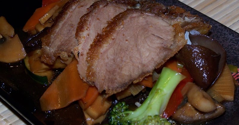 Lecker Bentos und mehr: Knusprige Entenbrust auf asiatischem Gemüse