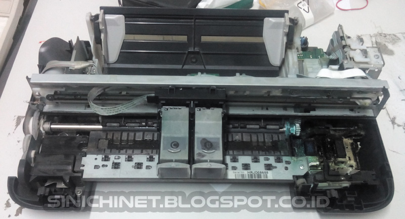 Membuka bagian atas printer Canon IP2770