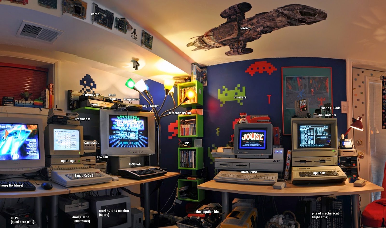 Gamer geeks. Компьютерная комната. Ретро геймерская комната. Комната гика. Игровая комната.