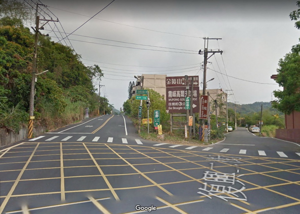 霧峰炮仗花牆綿延50公尺,免費拍美照好去處,順遊光復新村 霧峰炮仗花牆綿延50公尺,免費拍美照好去處,順遊光復新村