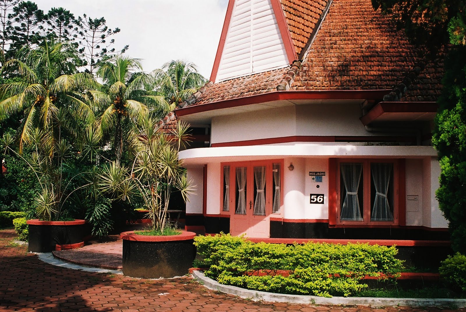 Potongan arsitektur kolonial di Kota Malang