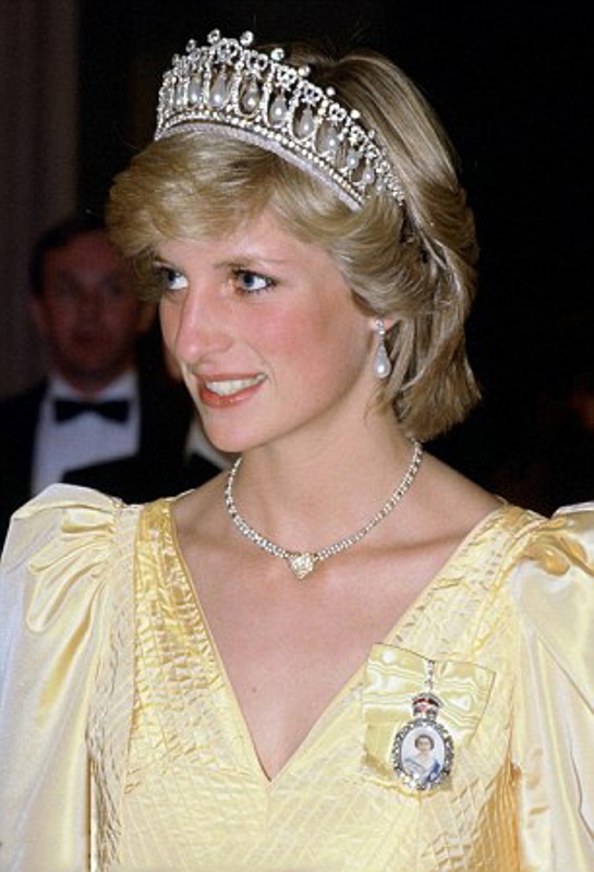 Royal Family Around the World: Princess Diana's favourite tiara ...