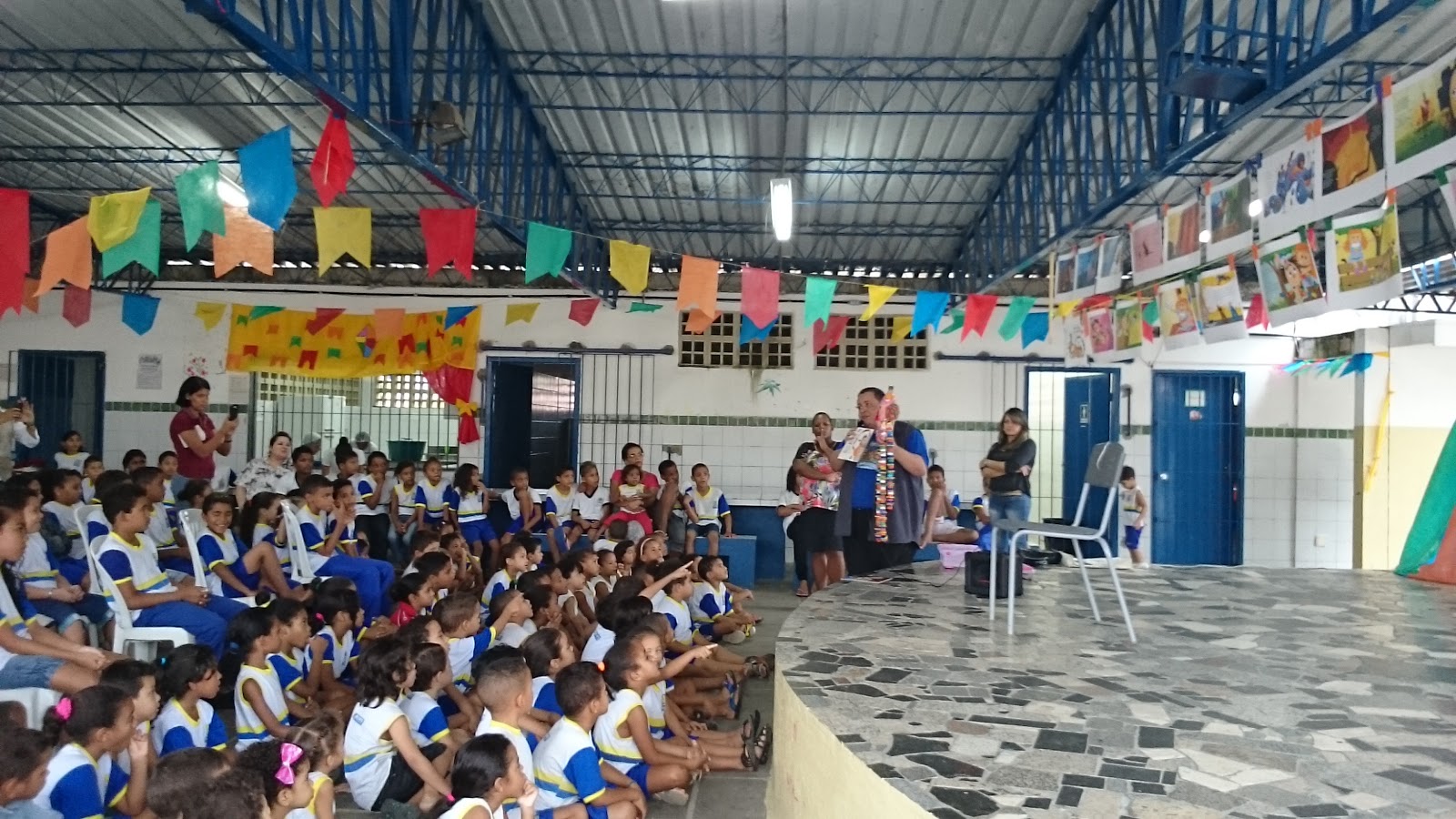 ESCOLA MUNICIPAL DARCY RIBEIRO (Localizada no bairro do Cordeiro, na ...