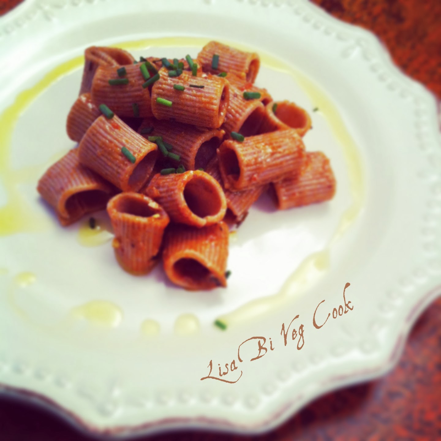 Lisa Bi Veg Cook MEZZE MANICHE AL SUGO DI POMODORO E PATE' DI OLIVE