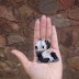 Una mujer pasa 4 horas diarias pintando ilustraciones en la palma de su mano.