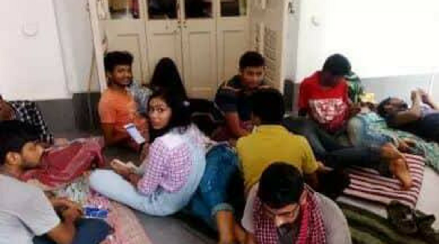 প্রেসিডেন্সি বিশ্ববিদ্যালয়ে আন্দোনকারীরা