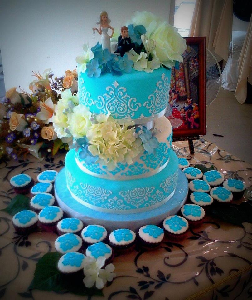 Turquoise Damask Wedding Cakes