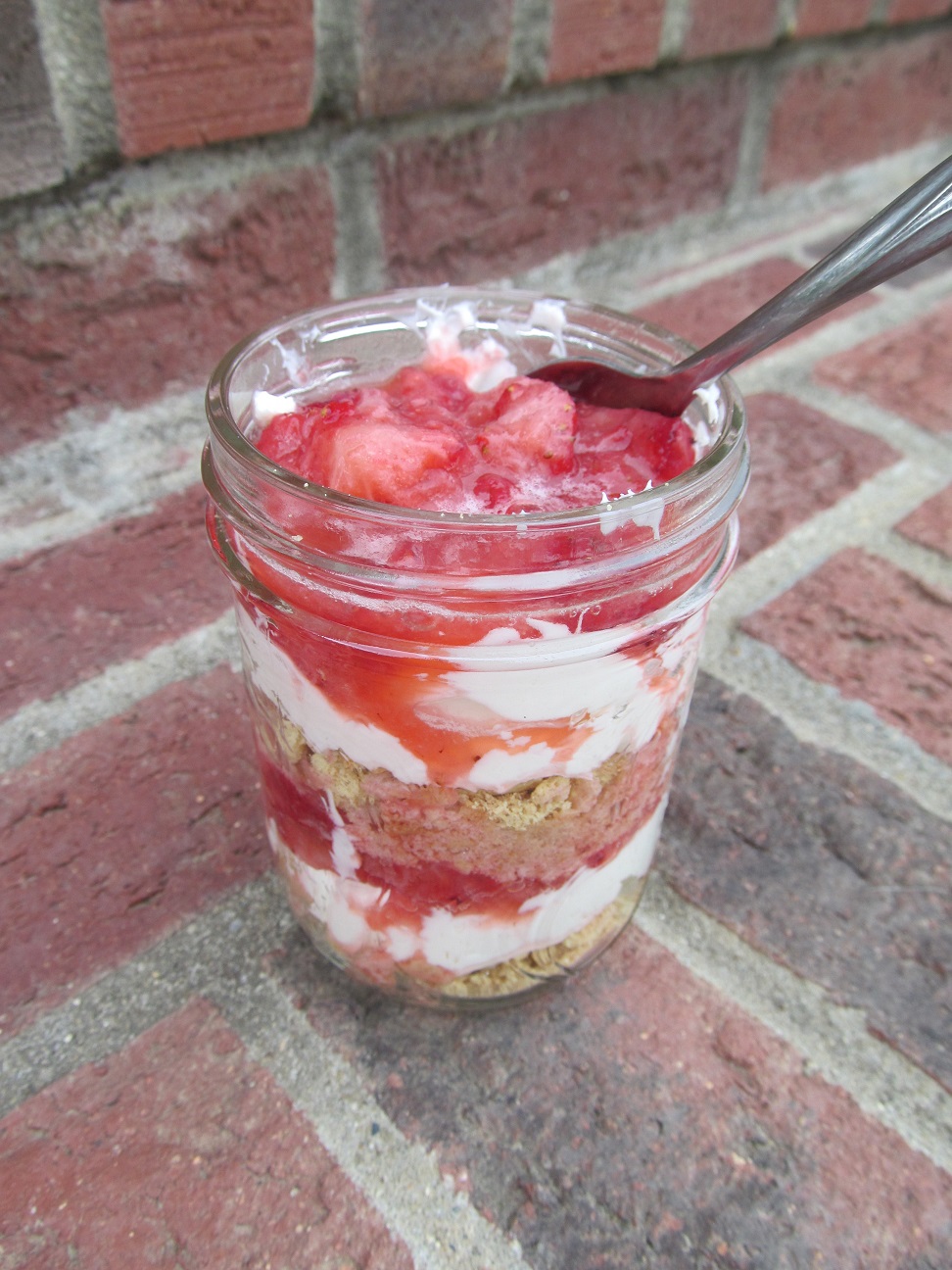 LL Farm Mason Jar Strawberry Cheesecake (no baking)