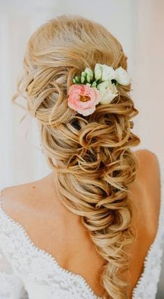 5 Hair Buns For Short Hair With Styling Tips}