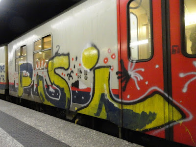 traffiti writing on train