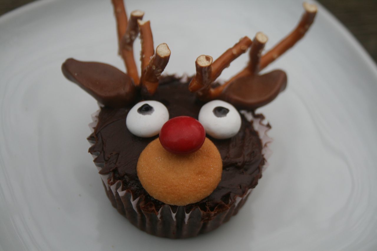 Reindeer Cupcake Cake Reindeer Cupcake Cake