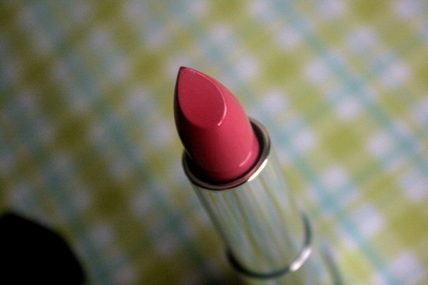 Makeup, Beauty and More: Maybelline Color Sensational Lipstick in Pink Me Up