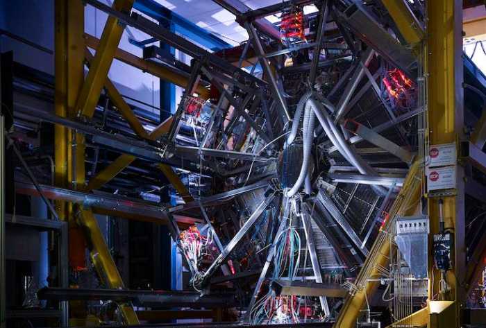 Scientists Just Looked Inside a ‘Quantum Matter Fireball’, This Is What They Found The HADES machine is creating quantum matter fireballs with temperatures up to 800 billion degrees Celsius, in an effort to study quarks.
