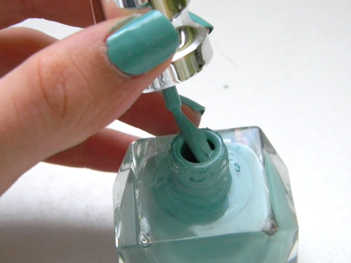 Nail art triangle, vernis Batignolles Louboutin, nail polish Nail art triangle, vernis Batignolles Louboutin, nail polish