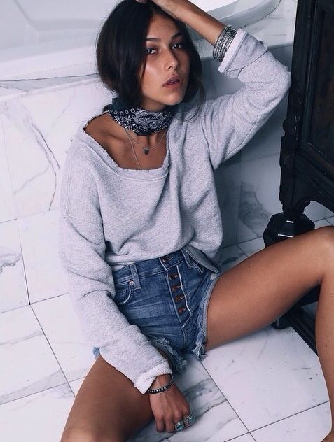 bandana en la muñeca