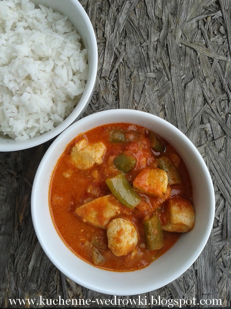 Czerwone curry z kurczakiem i groszkiem