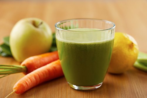 Smoothie pomme, céleri et carotte Smoothie pomme, céleri et carotte