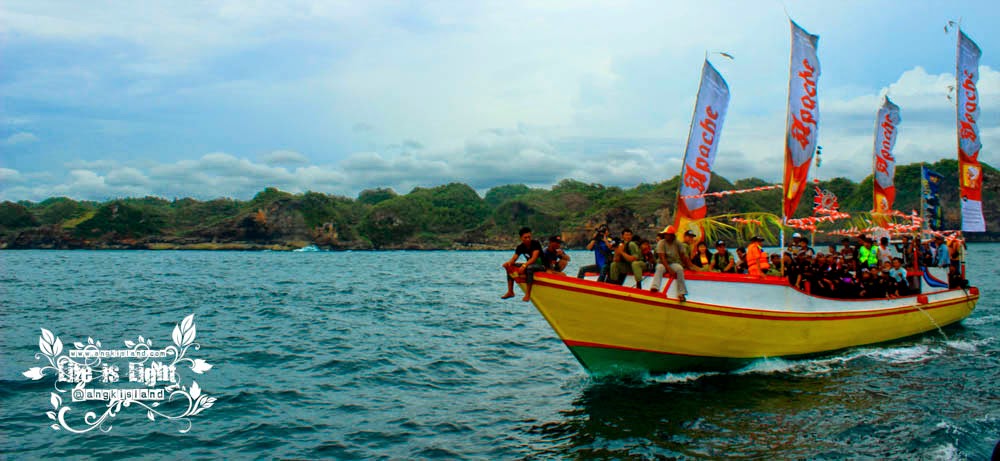 seekah laut sadeng sedekah laut sadeng rebutan