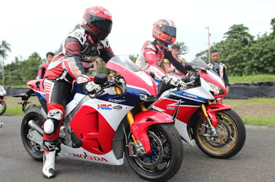 Konsumen CBR250RR jajal Honda RC213V-S Konsumen CBR250RR jajal Honda RC213V-S