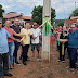 Prefeita inaugura poste e vira motivo de piada