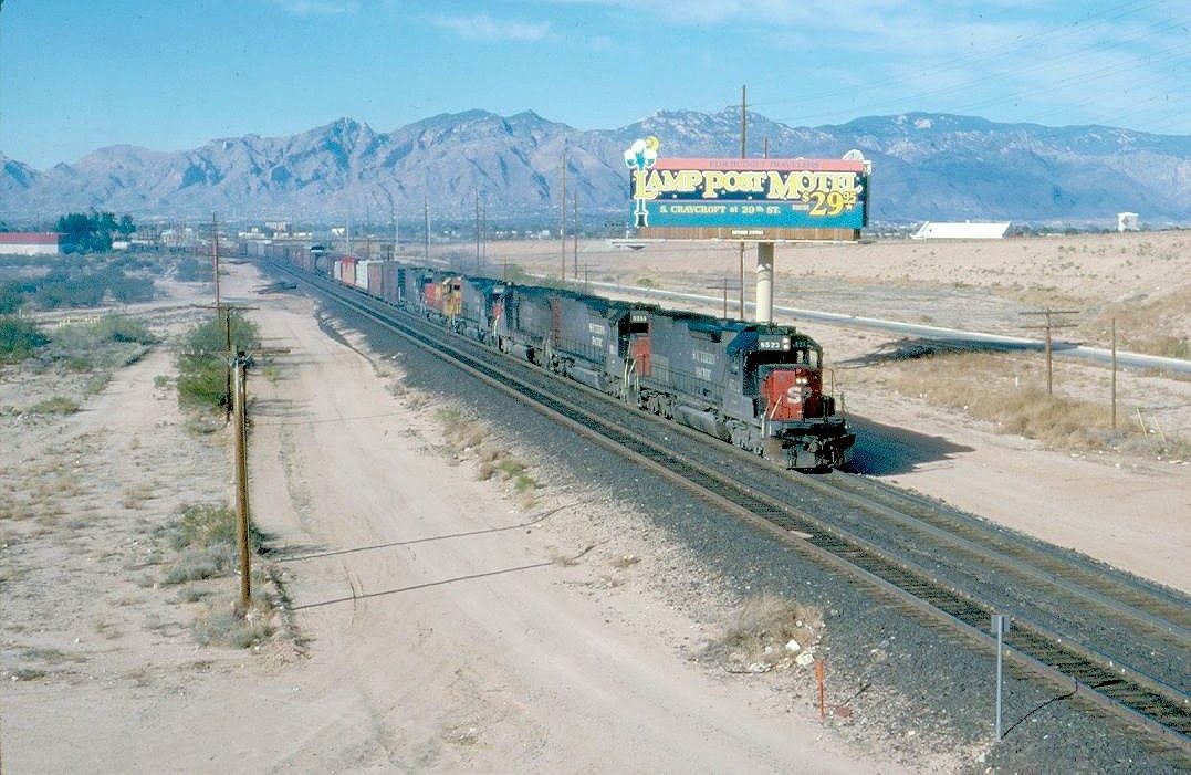 transpress nz Southern Pacific freight train near Tucson, Arizona, 1989
