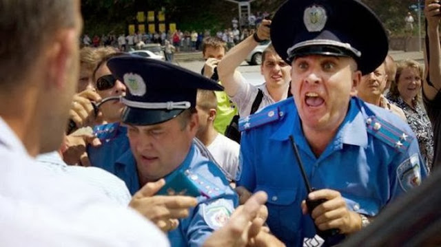 Divertidas imágenes del trabajo de la policía de todo el mundo