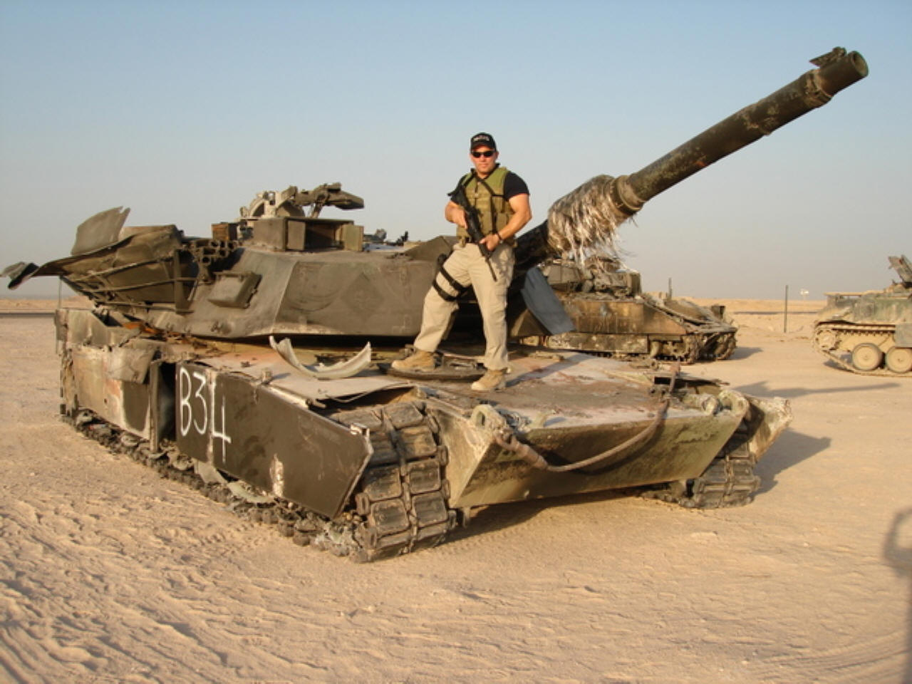 Дуэль абрамс и т. Abrams Ирак 2003. Танк Абрамс в Ираке.