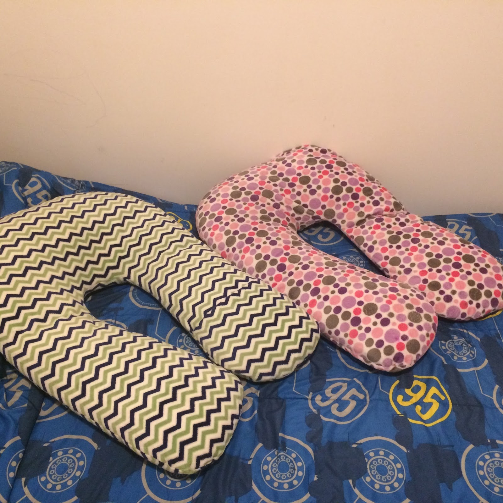 Making bedtime easier w Sleep Zzz Pillow Lizzandco_