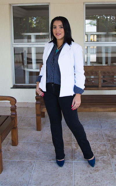 Usando o Blazer Branco no trabalho