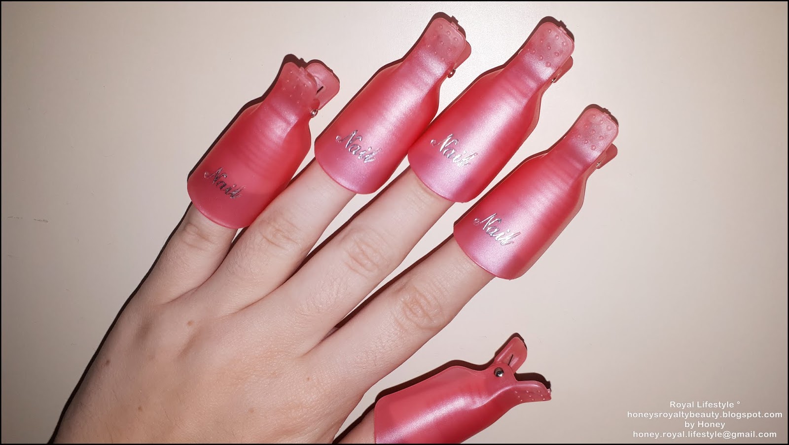 Royal Lifestyle Removing nail polish with clips