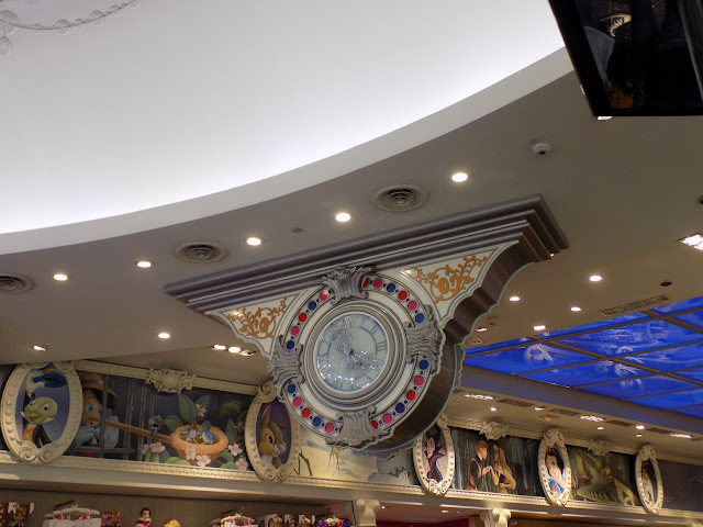 Photo tour Disney Store Champs-Elysee, Paris