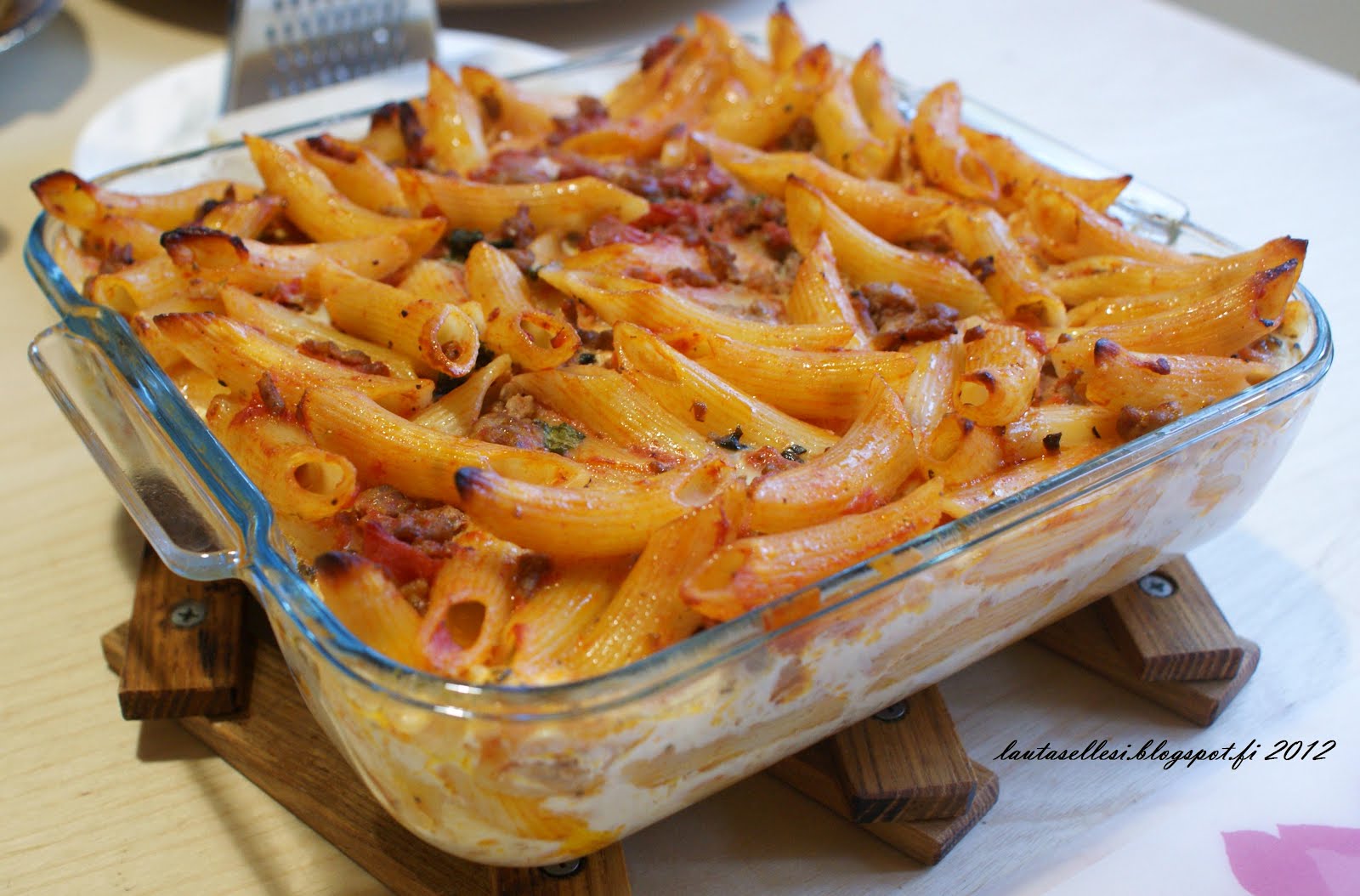 Lautasellesi - Sinu taldrikule: Tomaattinen pasta-jauhelihavuoka - Tomatine  pasta-hakklihavorm