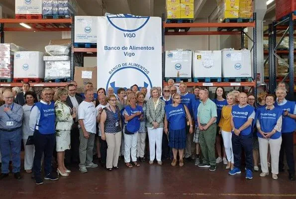 Queen Sofia visited Food Bank of Vigo to get informaton about its humanitarian work